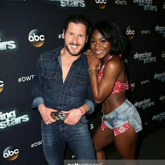 ⬇️⬇️⬇️Patriotic Jean Shorts with Peeking Pockets - Picture 1 of 4